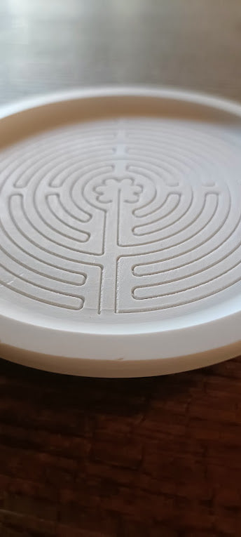 Sottotazza da tè in Corian con motivo Labirinto